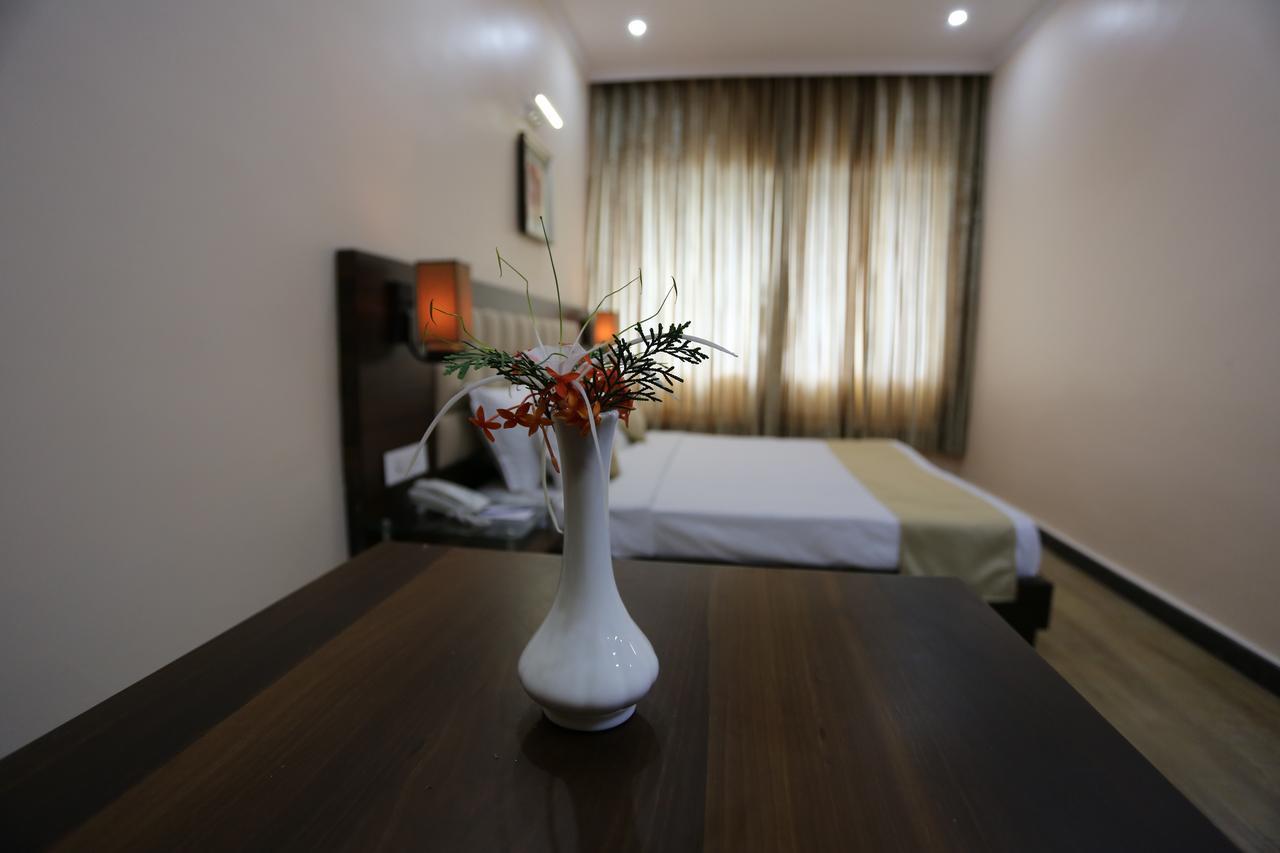 Готель Kamlesh Continental Angul Номер фото